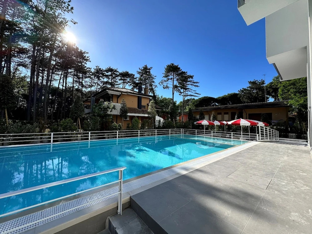 400m Beach Apartment With Pool