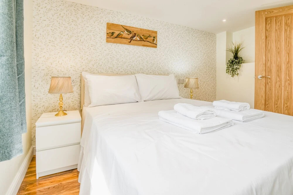 Superior 2 Bedroom in Central Lincoln En-suite Shower King Size Beds Free Toiletries and Wifi