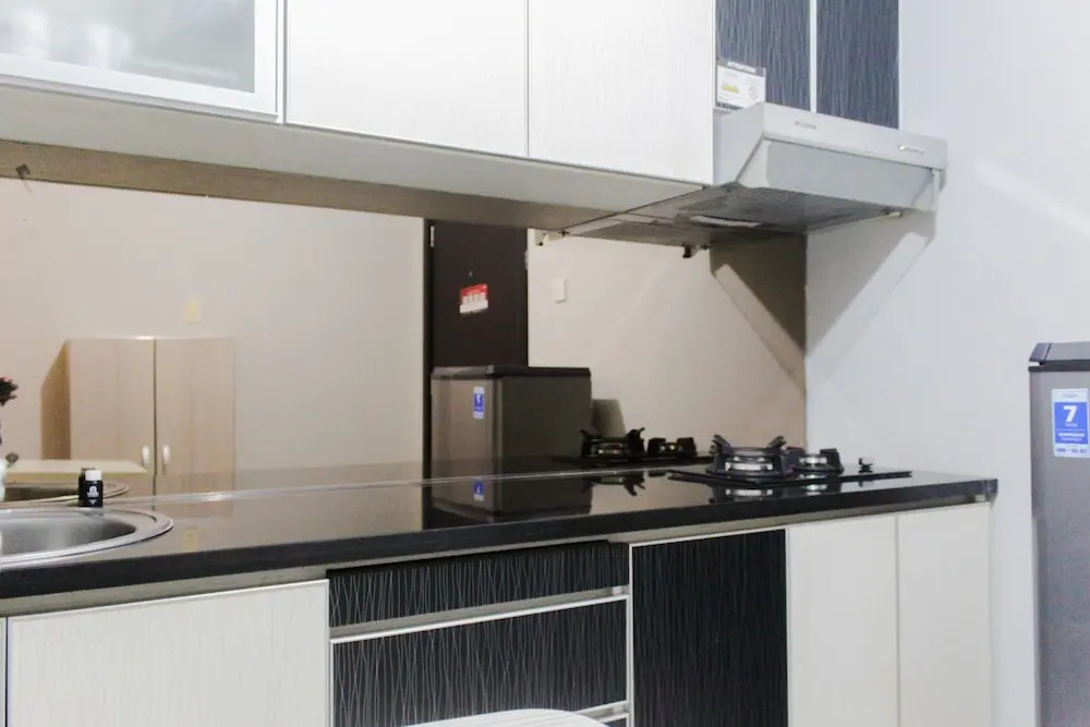 Fresh And Bright Studio Room At Nifarro Park Apartment