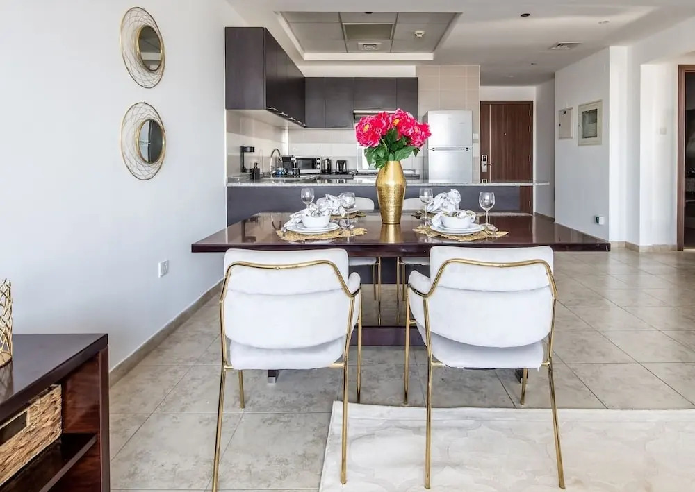 Outstanding 2BR in Serene JVT Neighborhood!