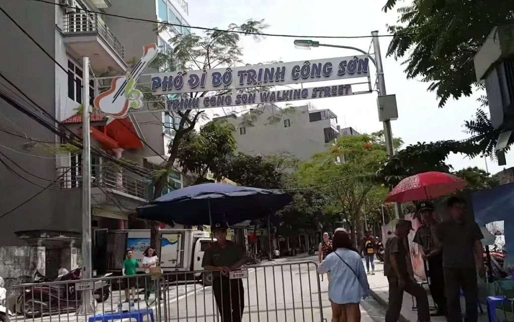 Westlake Tay Ho Hotel 696 Lạc Long Quân