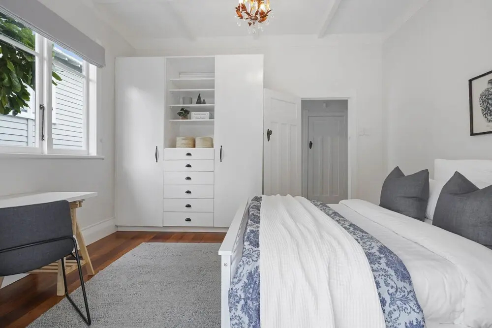 Grey Lynn - Grandeur - Cafe Lifestyle