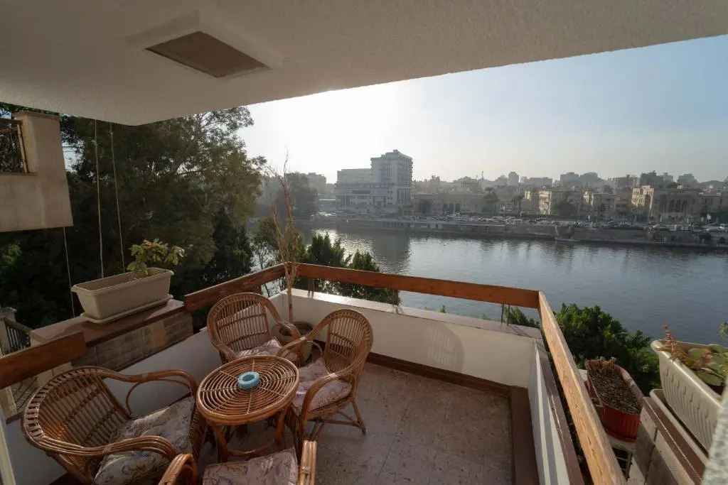 Lovely 2 BDR apartment with direct Nile view