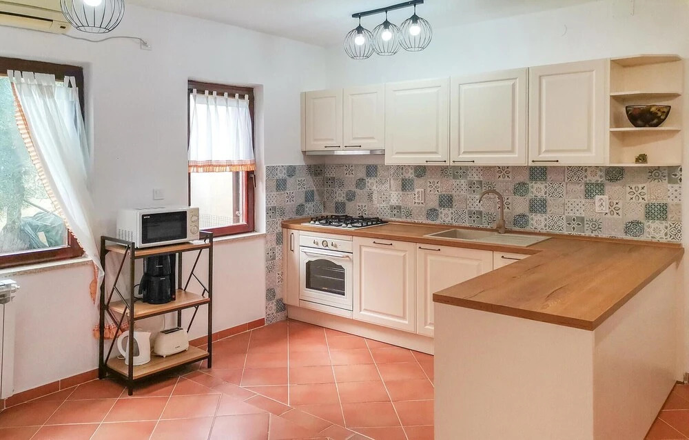 Awesome Home in Fazana With Wifi and 4 Bedrooms
