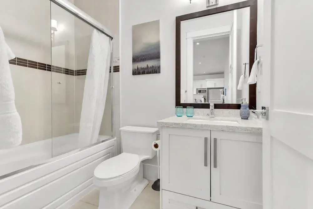 Vancouver West Cozy Retreat by Host Launch