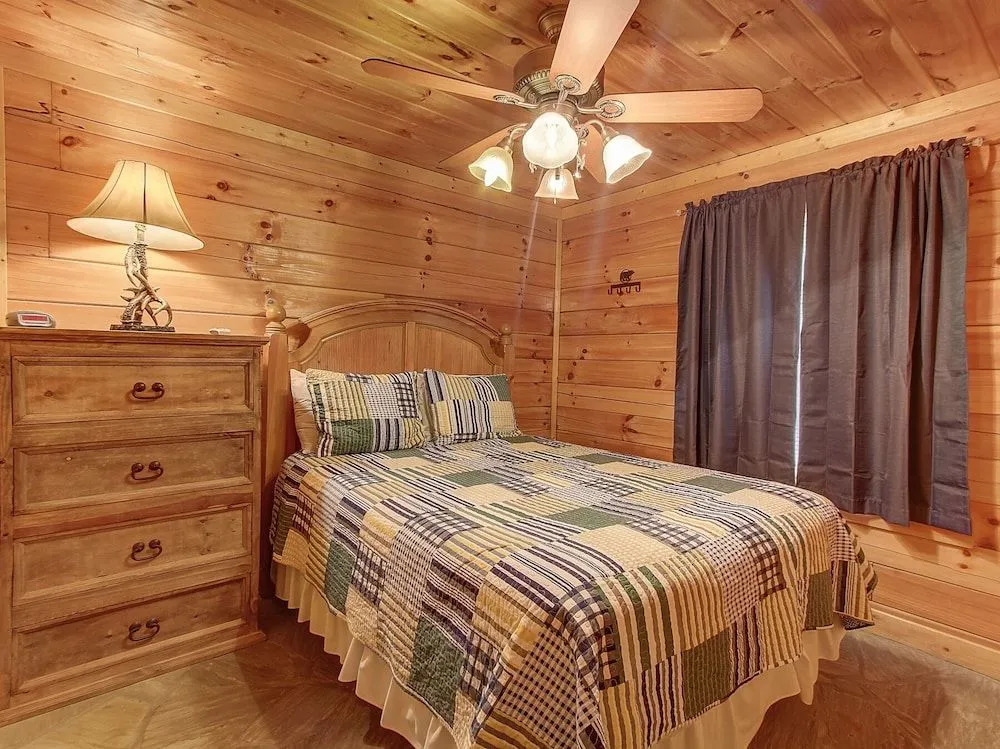 A Players Paradise 3 Bedrooms 3 Bathrooms Cabin