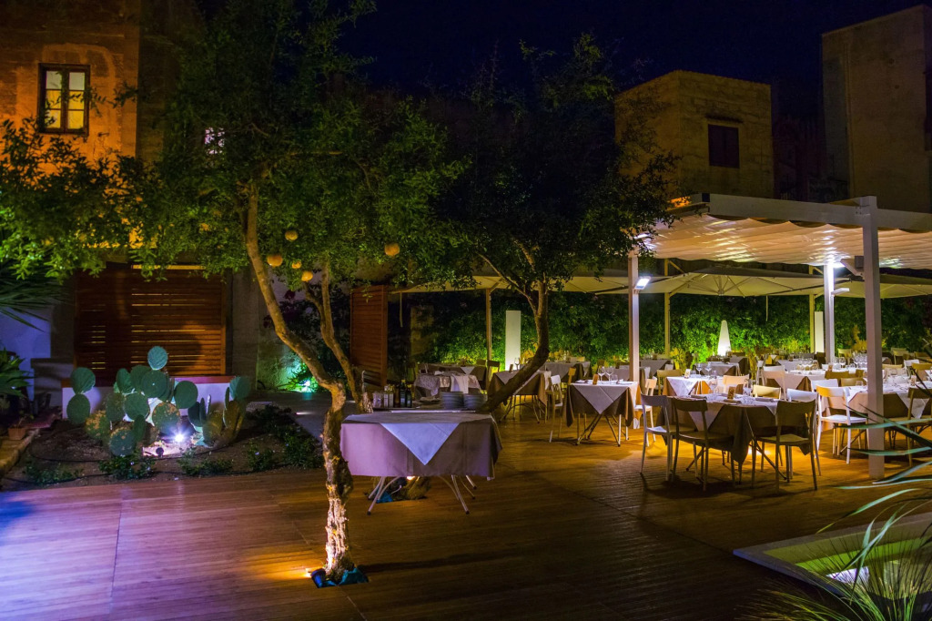 Aegusa Hotel