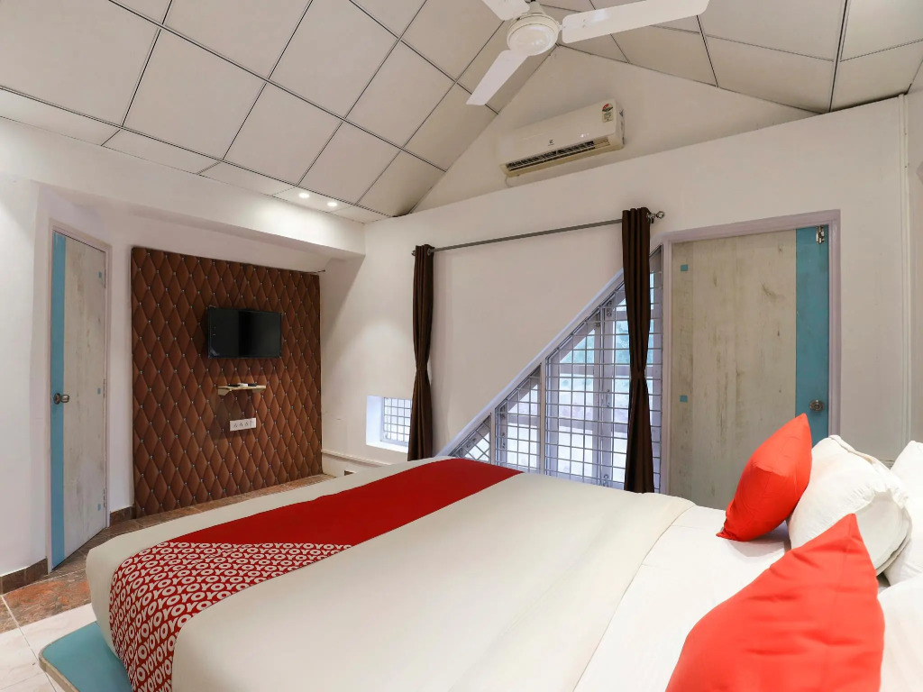 OYO 60626 Dumas Homestays