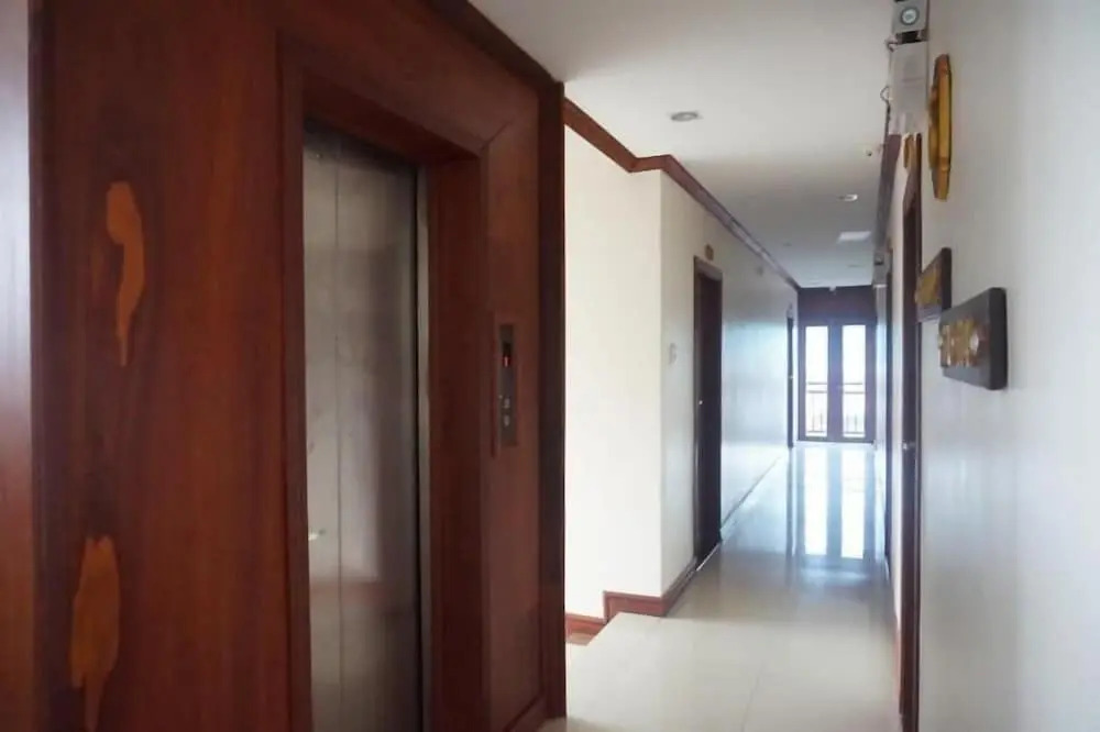 Manorom Classy Hotel