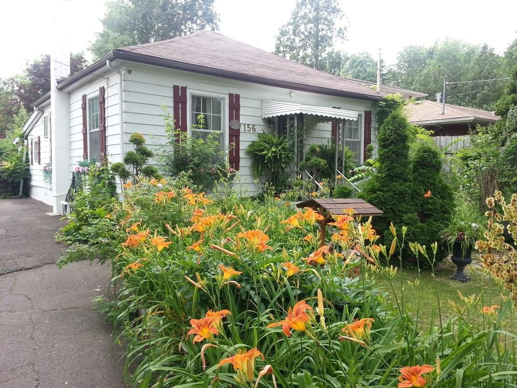 Niagara On The Lake Historic Rental Cottage