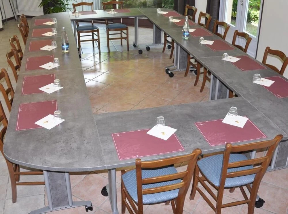 Le Clos Du Pontic Logis et CitHotel