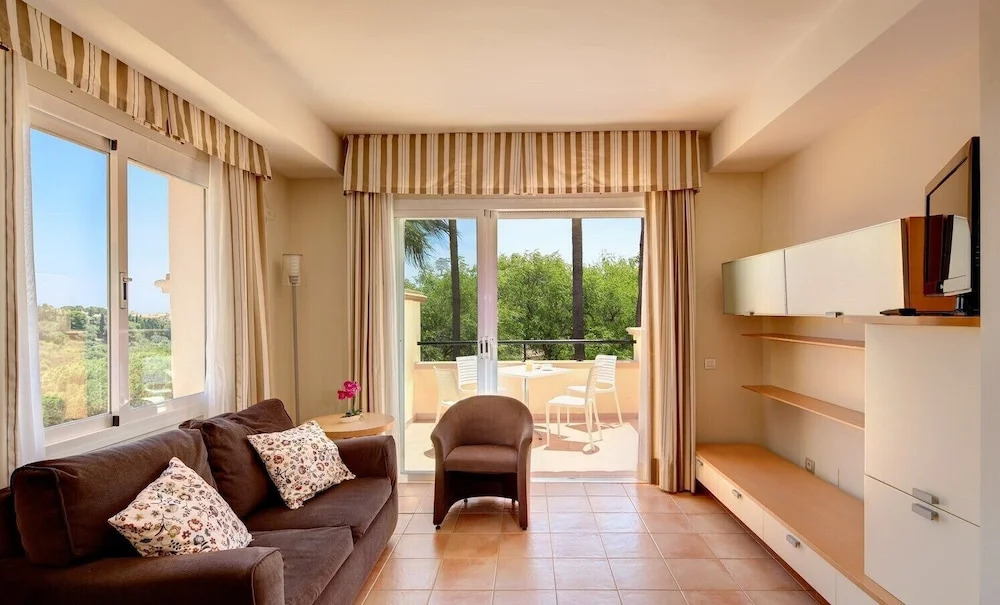 Elviria Hills Living