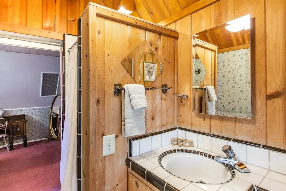 The Cottage - Charming Home 2 Bedrooms 2 Bathrooms Home