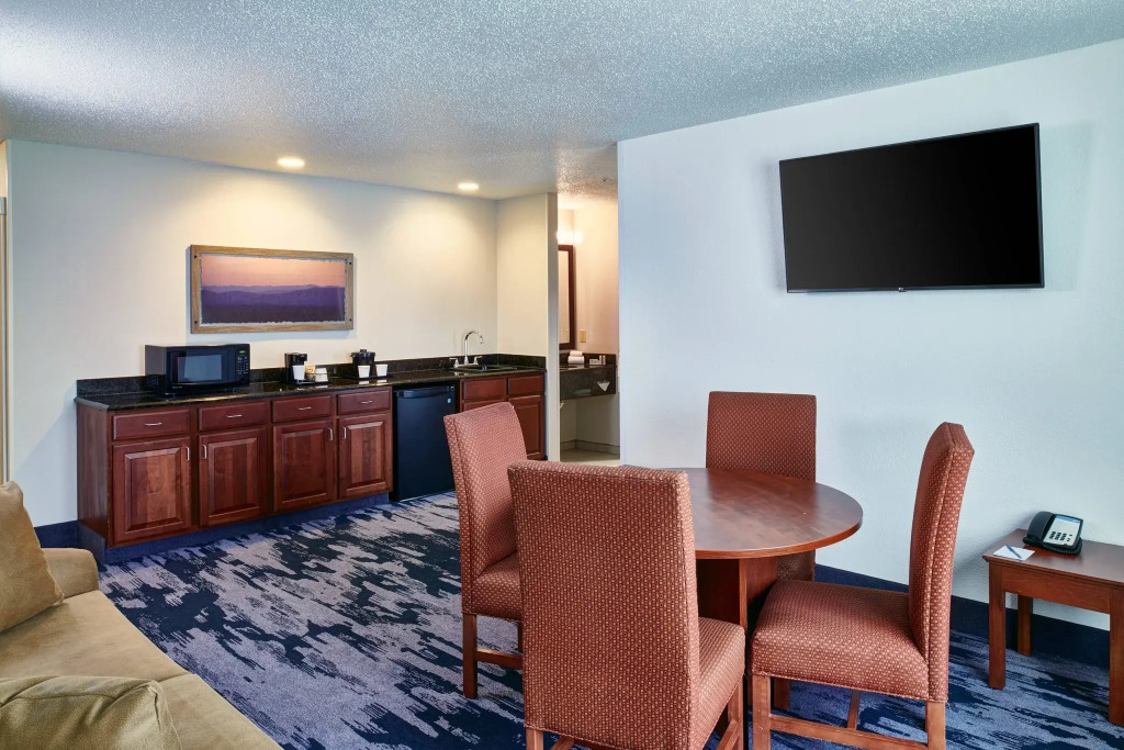 Fairfield Inn & Suites by Marriott Detroit Livonia
