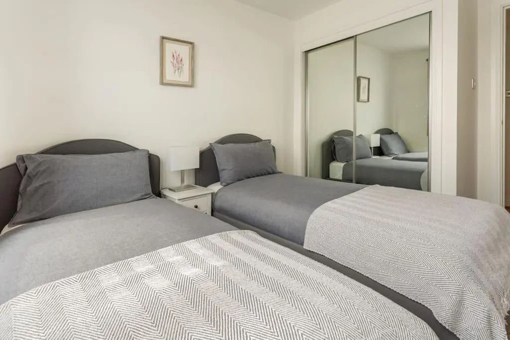Lux Waterfront 2 bed Apt, V&A 10min walk, St Andrew's Golf 25min drive
