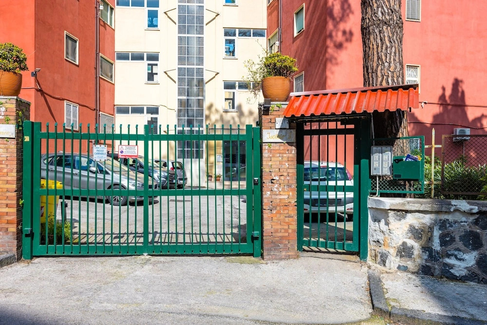 Capodimonte Woods Retreat - Private Parking