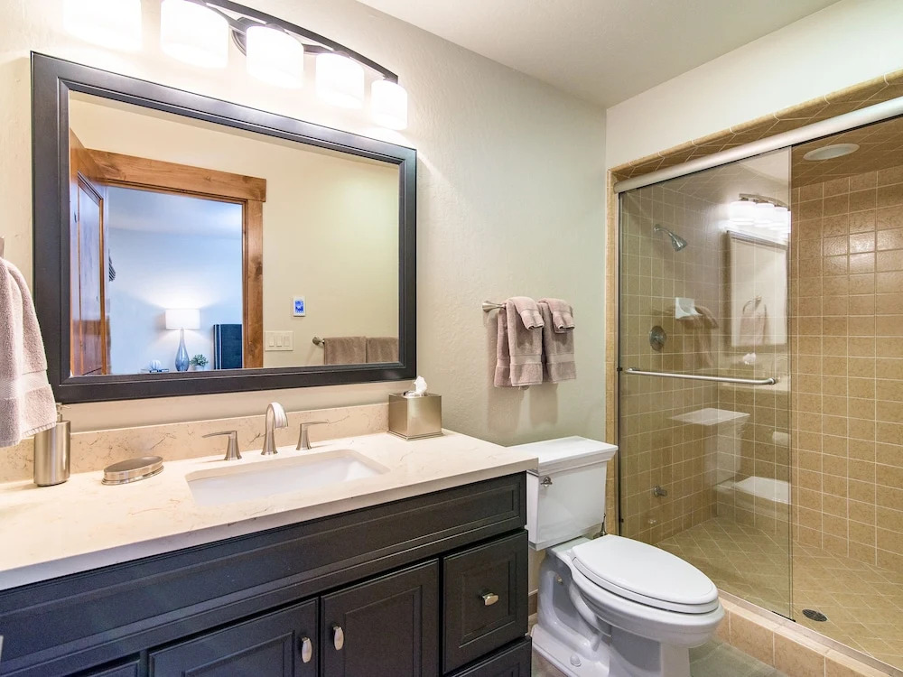 1000 Lakeshore Townhouse Unit 20 3 Bedrooms 2.5 Bathrooms Townhouse
