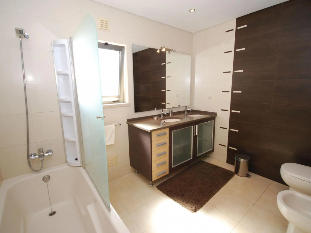 Spacious villa in Albufeira with private pool