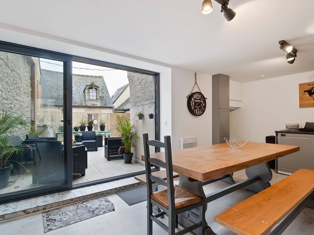 Fascinating Apartment in Bayeux With Communal Terrace/living Room and Kitchen