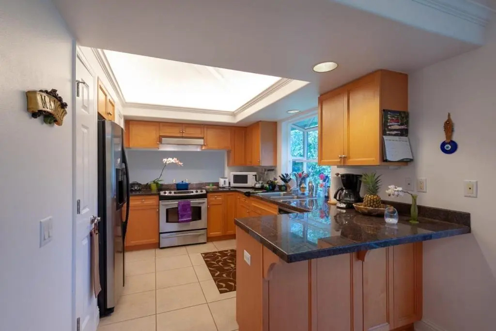 Villas of Kamalii 37-stately townhouse with AC, by golf, with pool, BBQ, hot tub