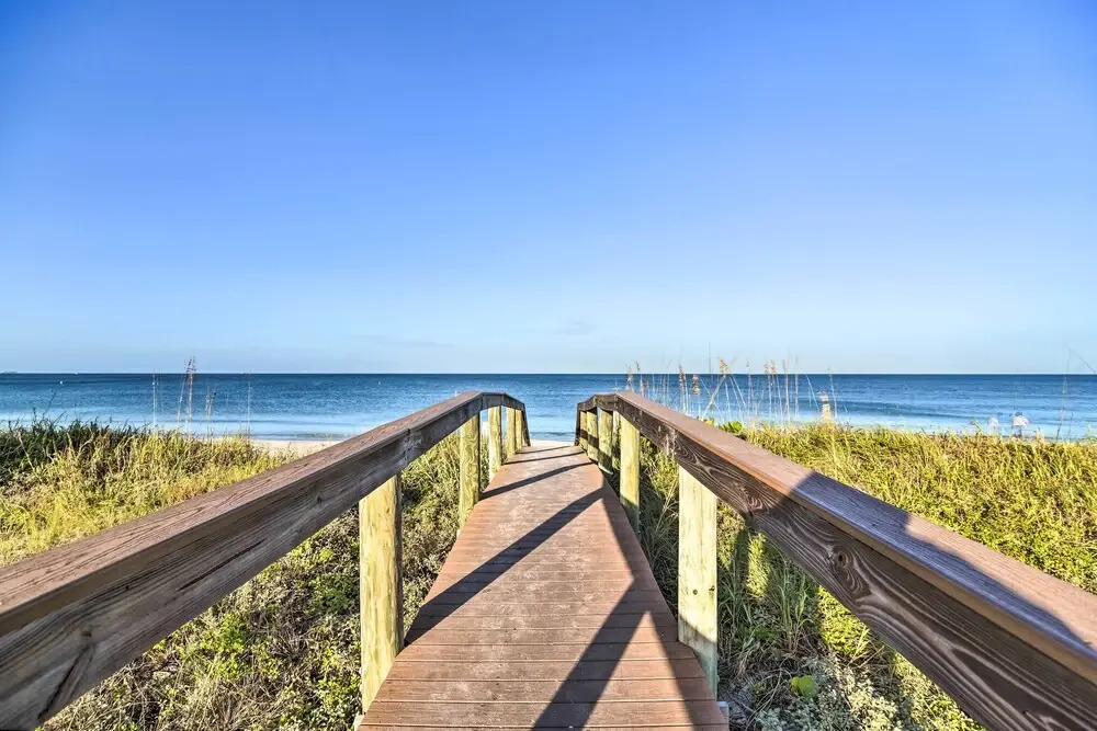 Bright Gulf Coast Escape - 8 Mi to Johns Pass!