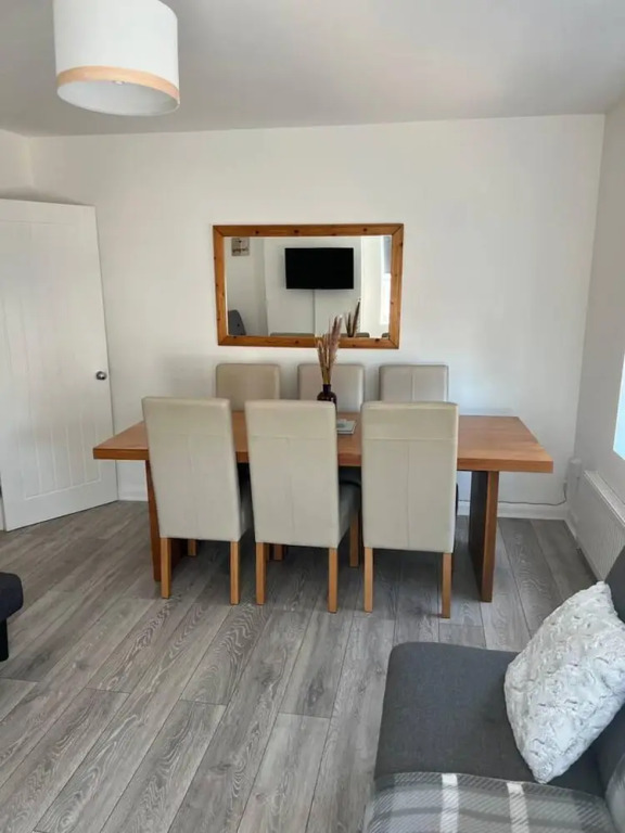 Impeccable 5-bed Apartment in Southend-on-sea