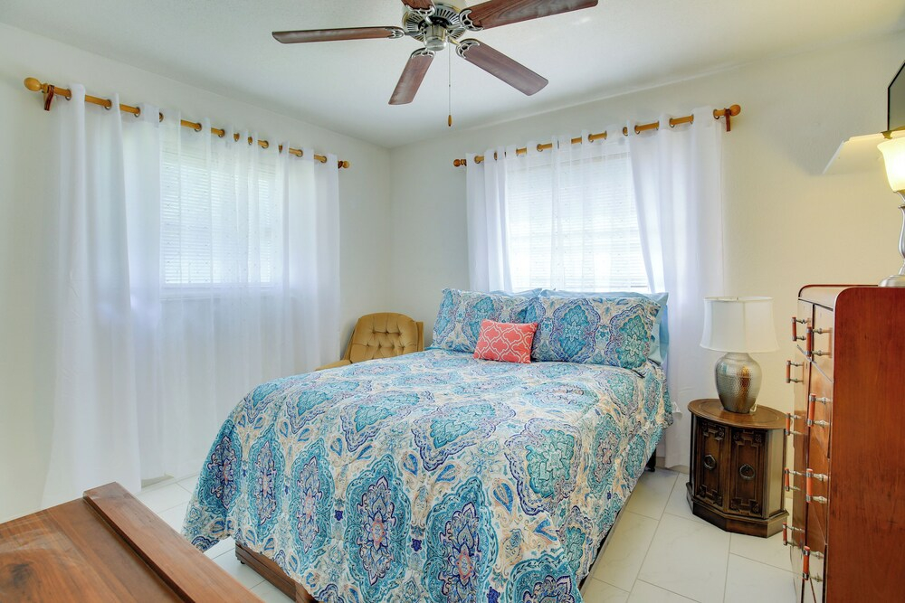 St Petersburg Home w/ Tropical Yard & Pool!