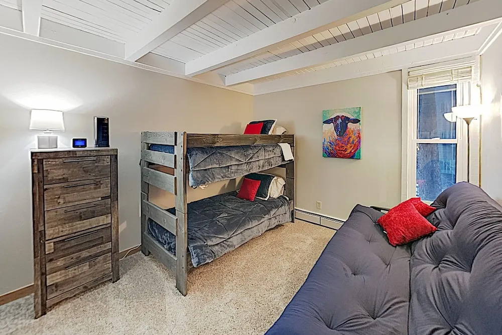 Updated Treehouse W/ Heated Pool & Hot Tubs 2 Bedroom Condo