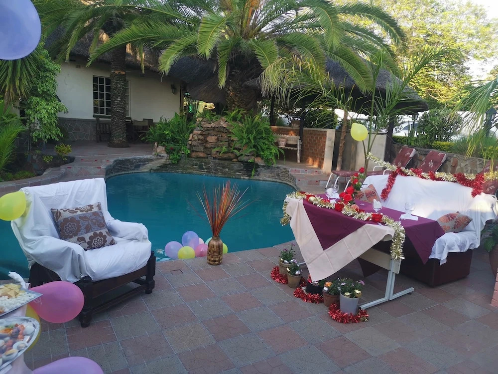 Parrot Lodge