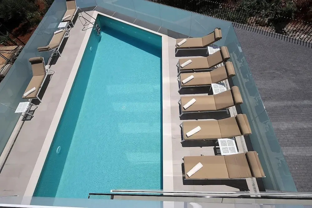 New apartment with swimming pool near the beach
