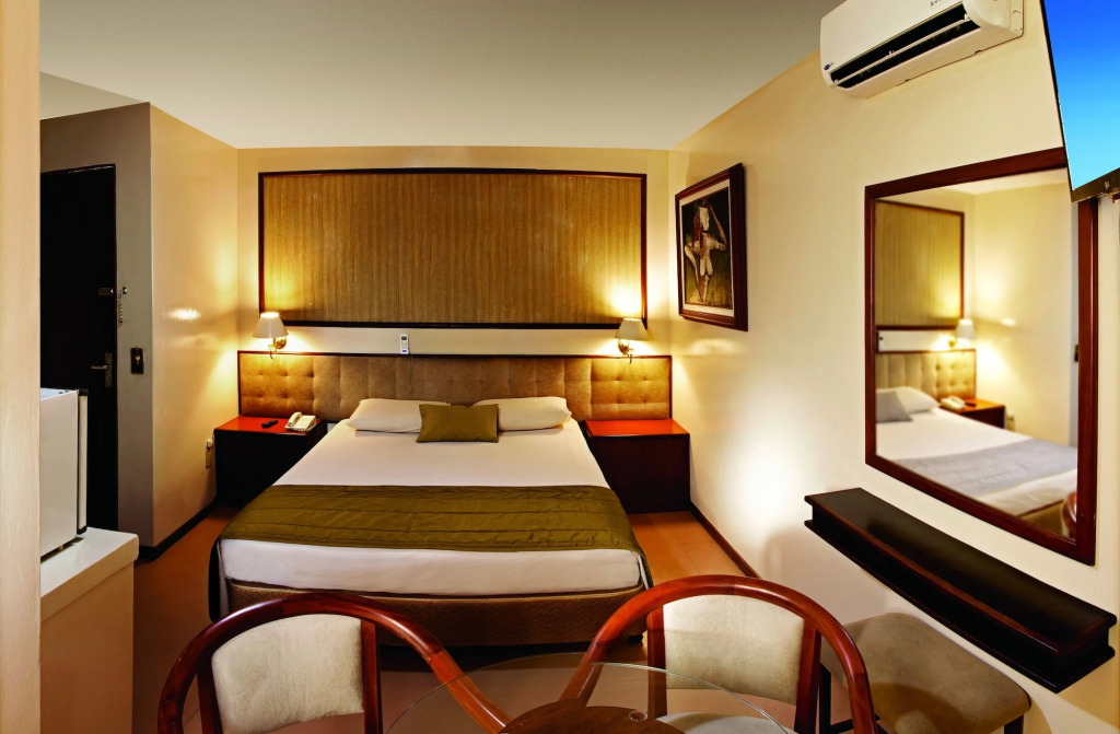 Lira Hotel