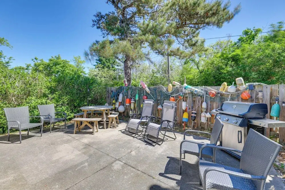 Close to Beach & P-town! Cottage w/ Bay Views
