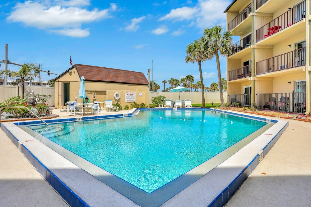 Mariners Cove 302