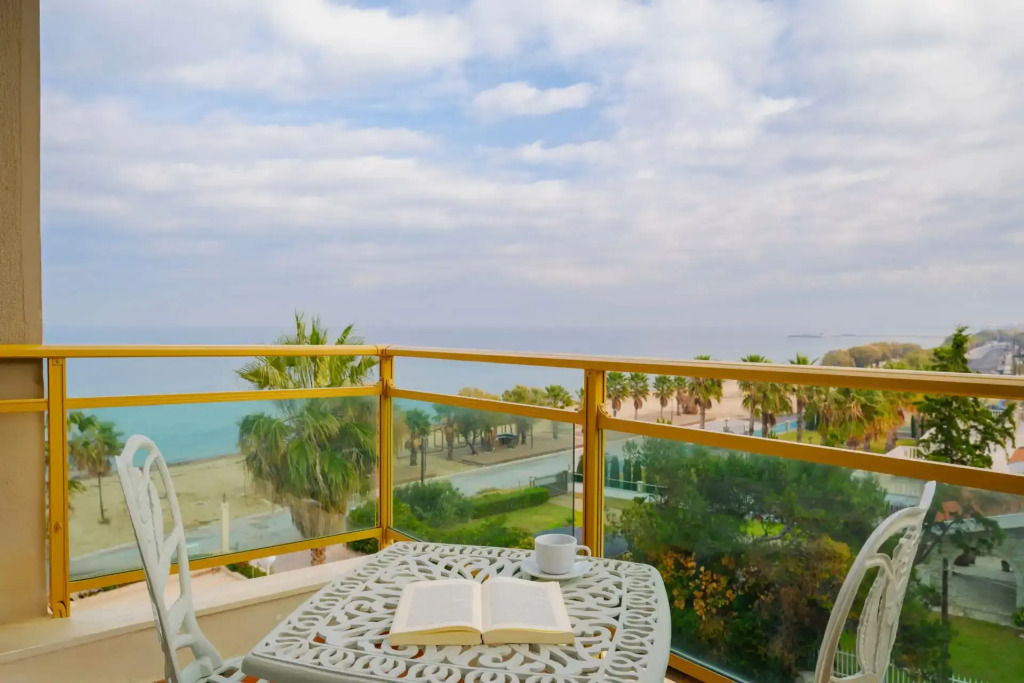 EONA BEACH RESORT by Greek Pride