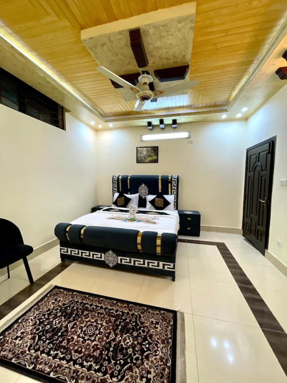 Sapphire Inn