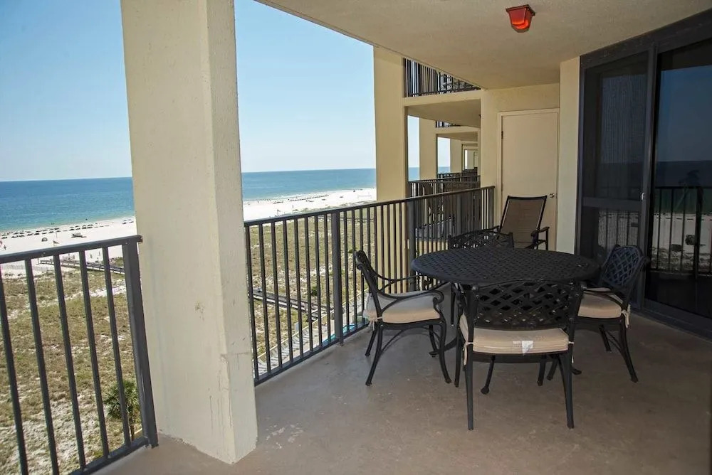 Phoenix VI 815 3 Bedrooms 2 Bathrooms Condo