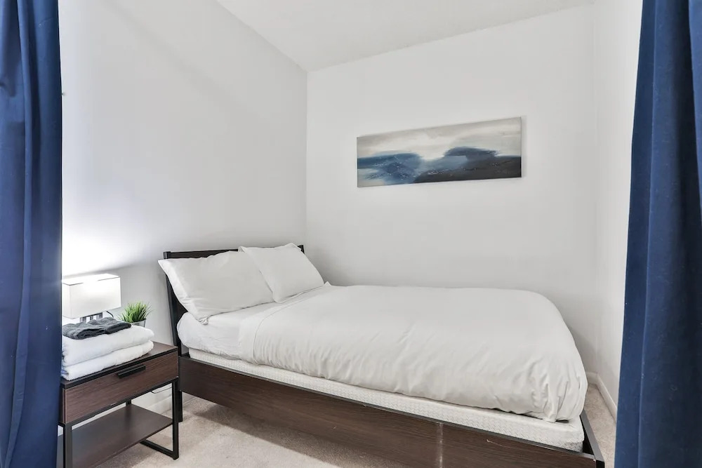 Vibrant Urban Condo 2Bed 2Bath