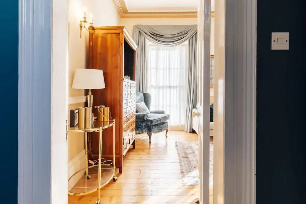 Central Townhouse with Garden & Free Parking