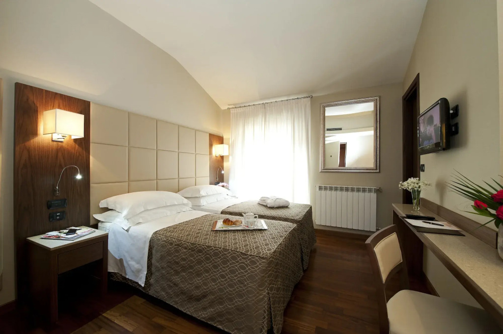 Отель Fenice Milano