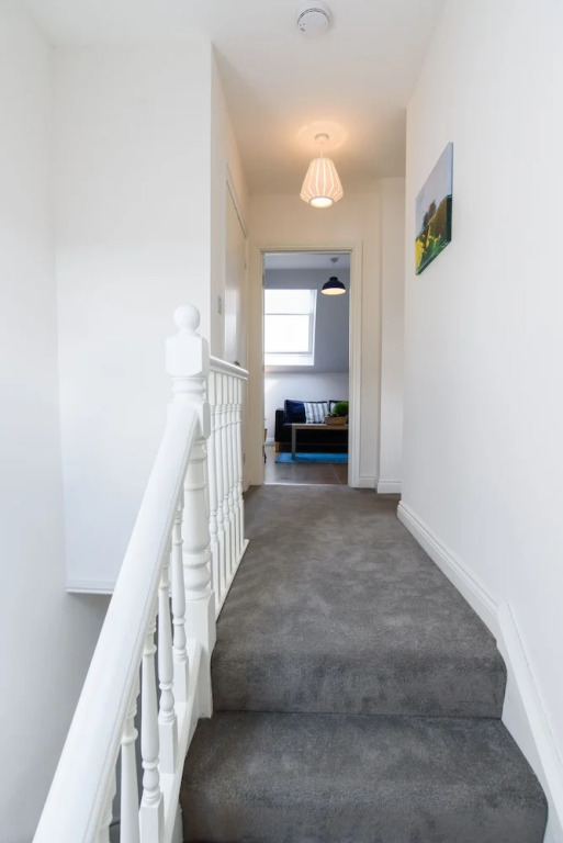 3 88A Albany Road