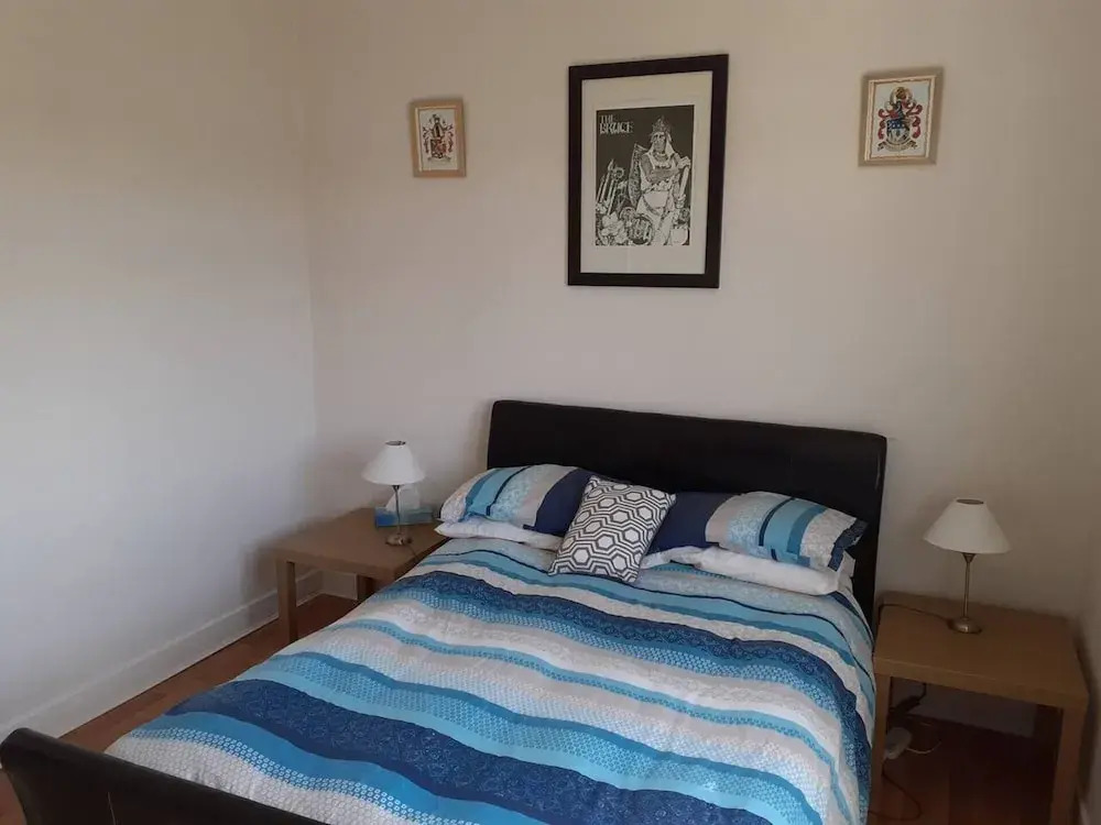 Marina View, Lovely Upper 3 Bedroom Apartment