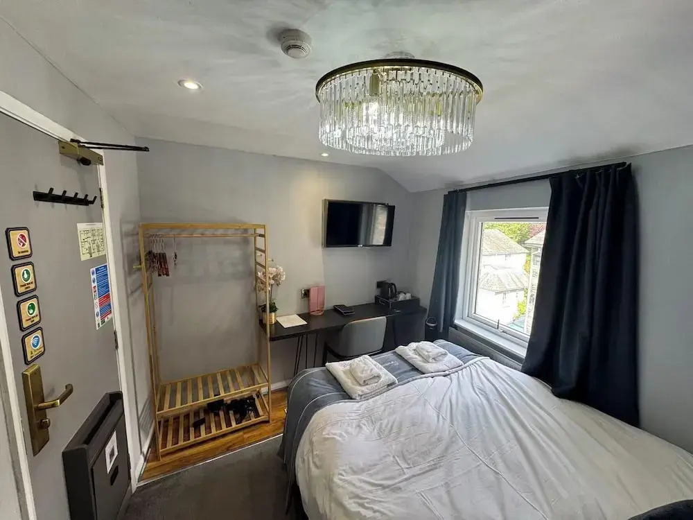Waterhead Rooms & Suites - Parking and Light Breakfast