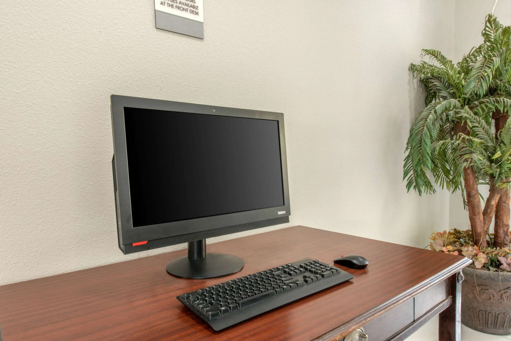 Clarion Inn & Suites Kissimmee-Lake Buena Vista South