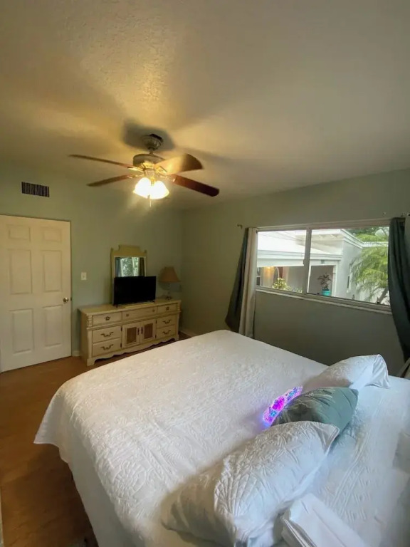 Modern Family Retreat Near Orlando Attractions
