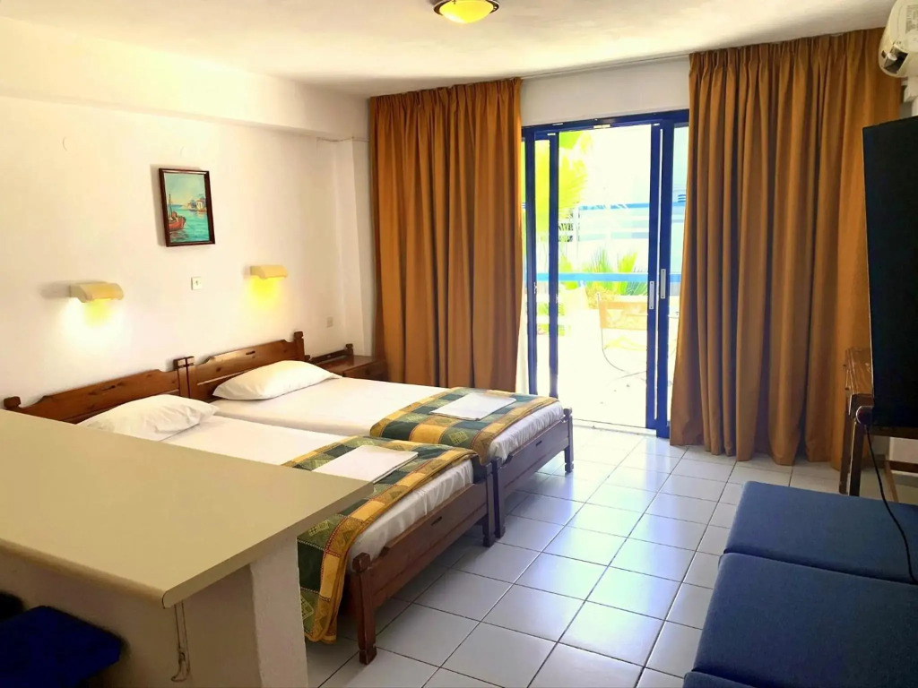 Kassavetis Center - Hotel Studios & Apartments