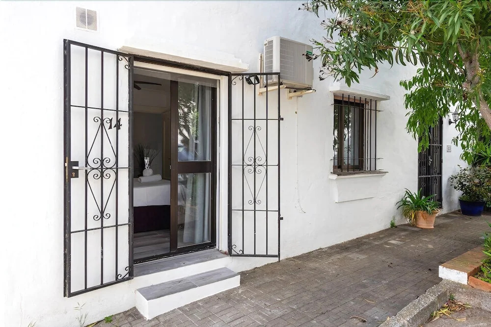 Stunning 2BR Apartment near the Beach Ref 54
