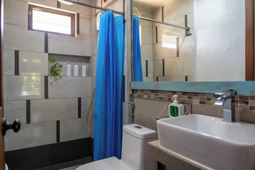 Island Lyfe Adventures Hotel - 5 Minutes from El Nido Airport & Lio Beach
