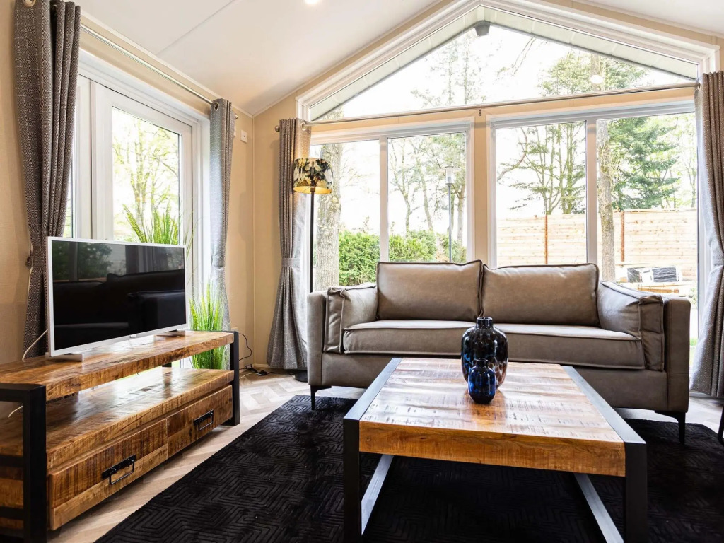 Well-kept chalet with microwave, in a holiday park in the middle of De Veluwe