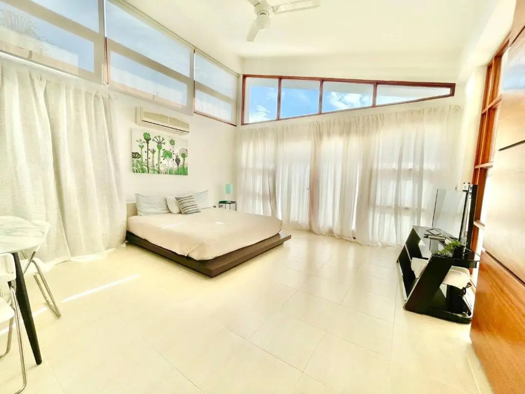 Spacious Trendy Villa At Metro Country Club