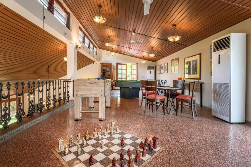 SaffronStays Casa Del Palms - 8BR luxury pool villa with gazebo, pickleball, bar & lawns near Nagaon Beach